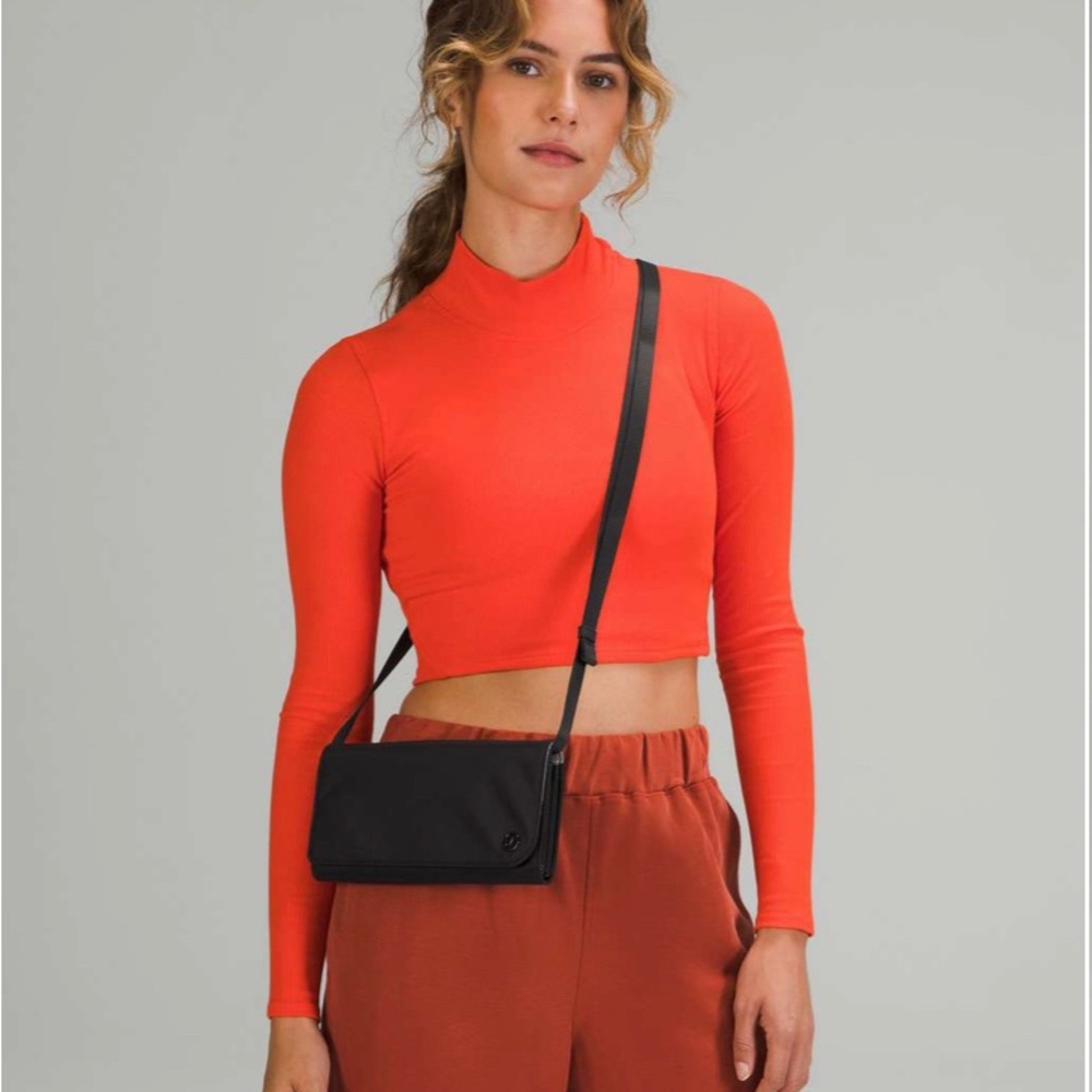 Lululemon wallet clutch crossbody. Black.